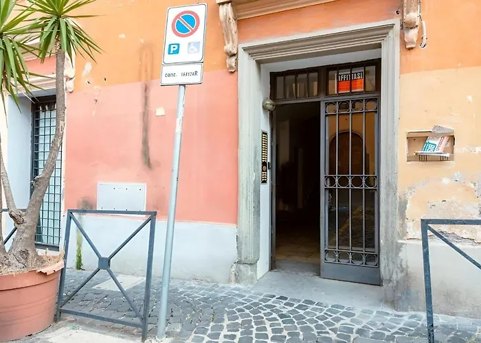Giulia In Trastevere
